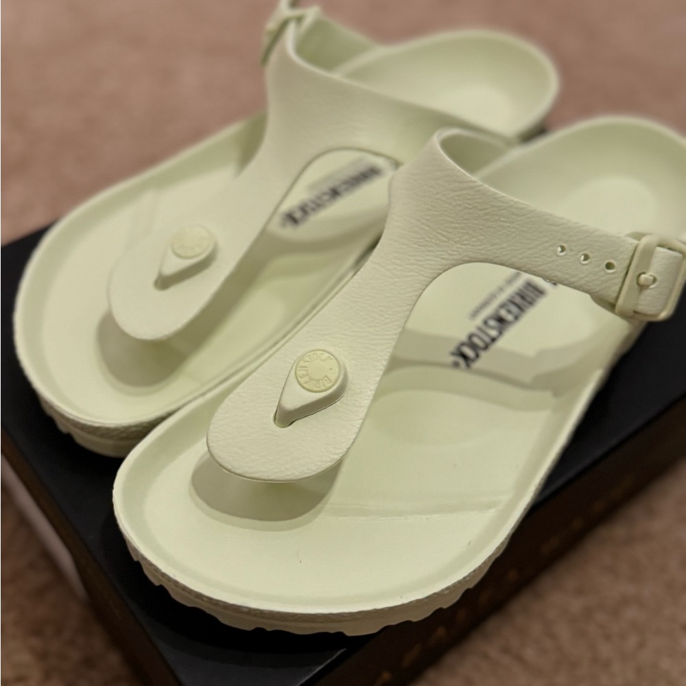 NEW! Green Birkenstock Thong Sandals - Size 38 EU (7.5 - 8 US)